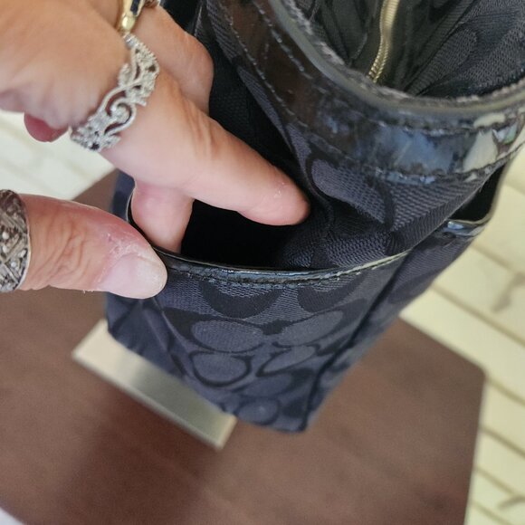 Like New Vintage Coach Signature Black Shoulder Bag Purse - Picture 6 of 13